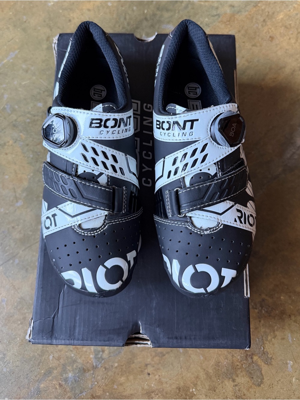 Women's Cycling Shoes - Black & White